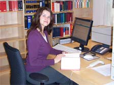 Heike Albrecht an ihrem Arbeitsplatz bei Freshfields Bruckhaus Deringer