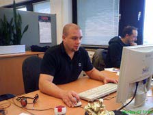 Robert Metz an seinem Arbeitsplatz bei Basis AudioNet
